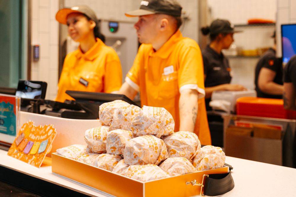 Se deschide Popeyes la Sibiu. Primii 100 de oameni vor primi sendvișuri gratuite  