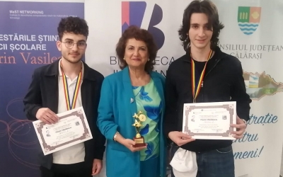 Tudor Grama și Vlad Geleriu au obținut locul II la Concursul național de știință și tehnică de la Călărași: „Ne-a scos din laboratoare și ne-a pus în fața unor oameni care chiar ascultă”
