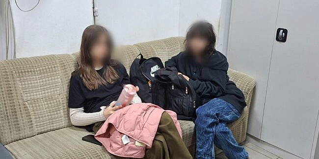 Prietenie pe TikTok: Două minore, una din Suceava, alta din București au discutat pe rețeaua de socializare să fugă de acasă, la Sibiu. Au fost găsite la Burdujeni