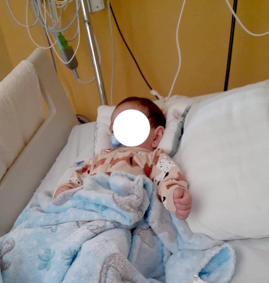 Primul zâmbet după operația pe cord deschis. Povestea lui Victor, băiatul salvat cu ajutorul Fundației Polisano