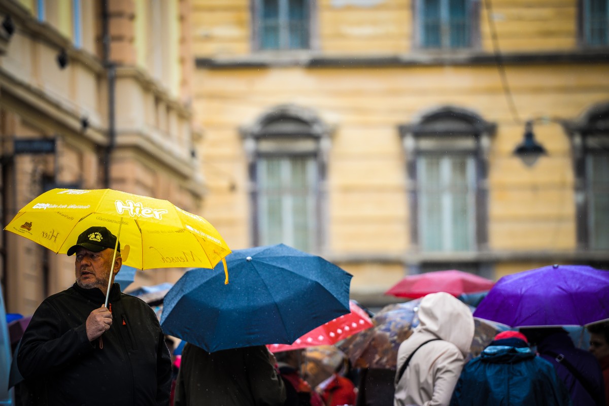 Între 10 și 15 grade Celsius, marți, în municipiul Sibiu. Ploi pe arii extinse