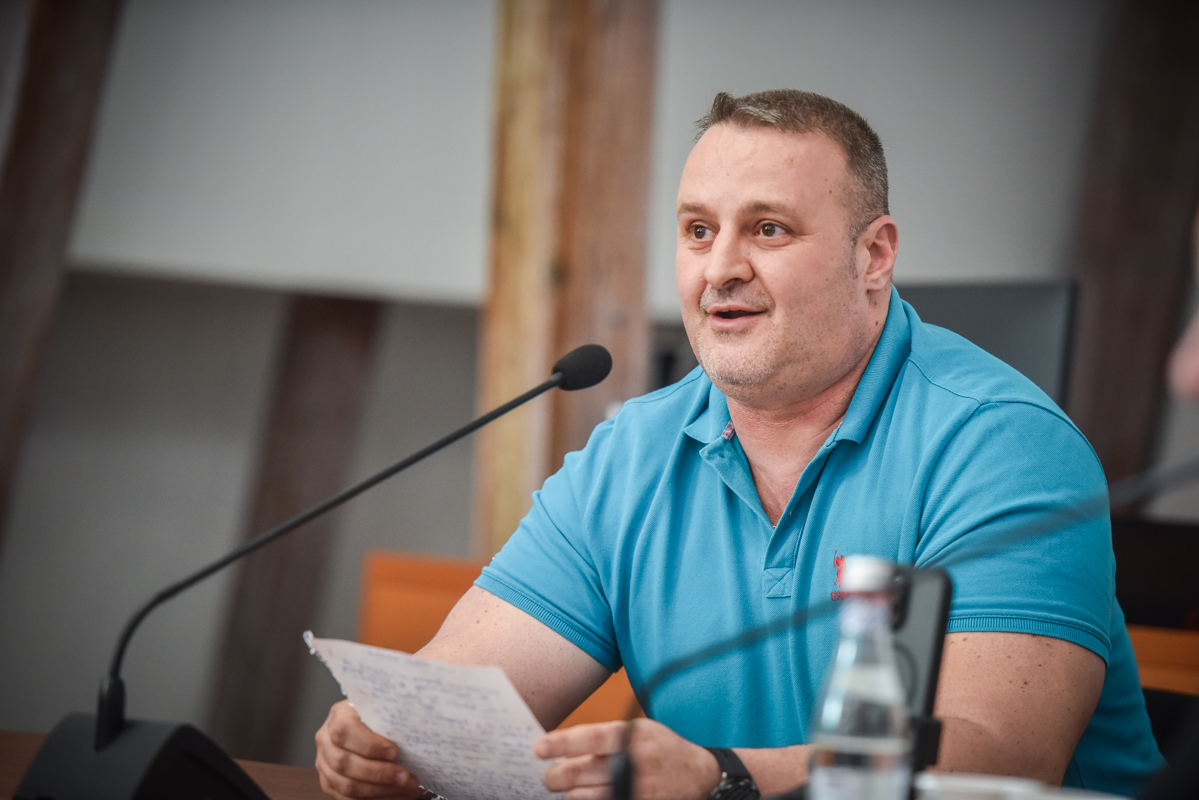 Răduinea acuză Poliția Sibiu că refuză să îl repună în funcție. IPJ: „Nu a fost o obligație impusă de instanță”, ”drepturile salariale au fost recunoscute și calculate”