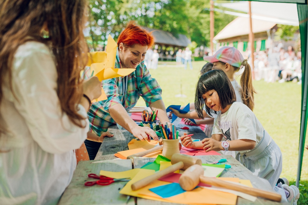 Târg de jucării în weekend, în Muzeul Astra. Copiii cu vârsta până la 14 ani au intrare gratuită de 1 iunie