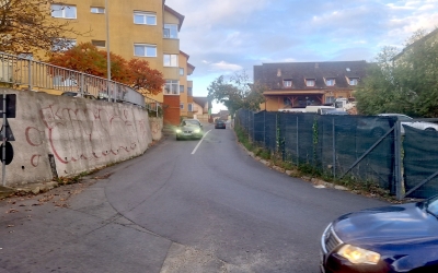 Cerere în Consiliul local Sibiu: „Sens unic pe strada Islazului, deoarece traficul pietonal nu se poate desfășura în condiții de siguranță”