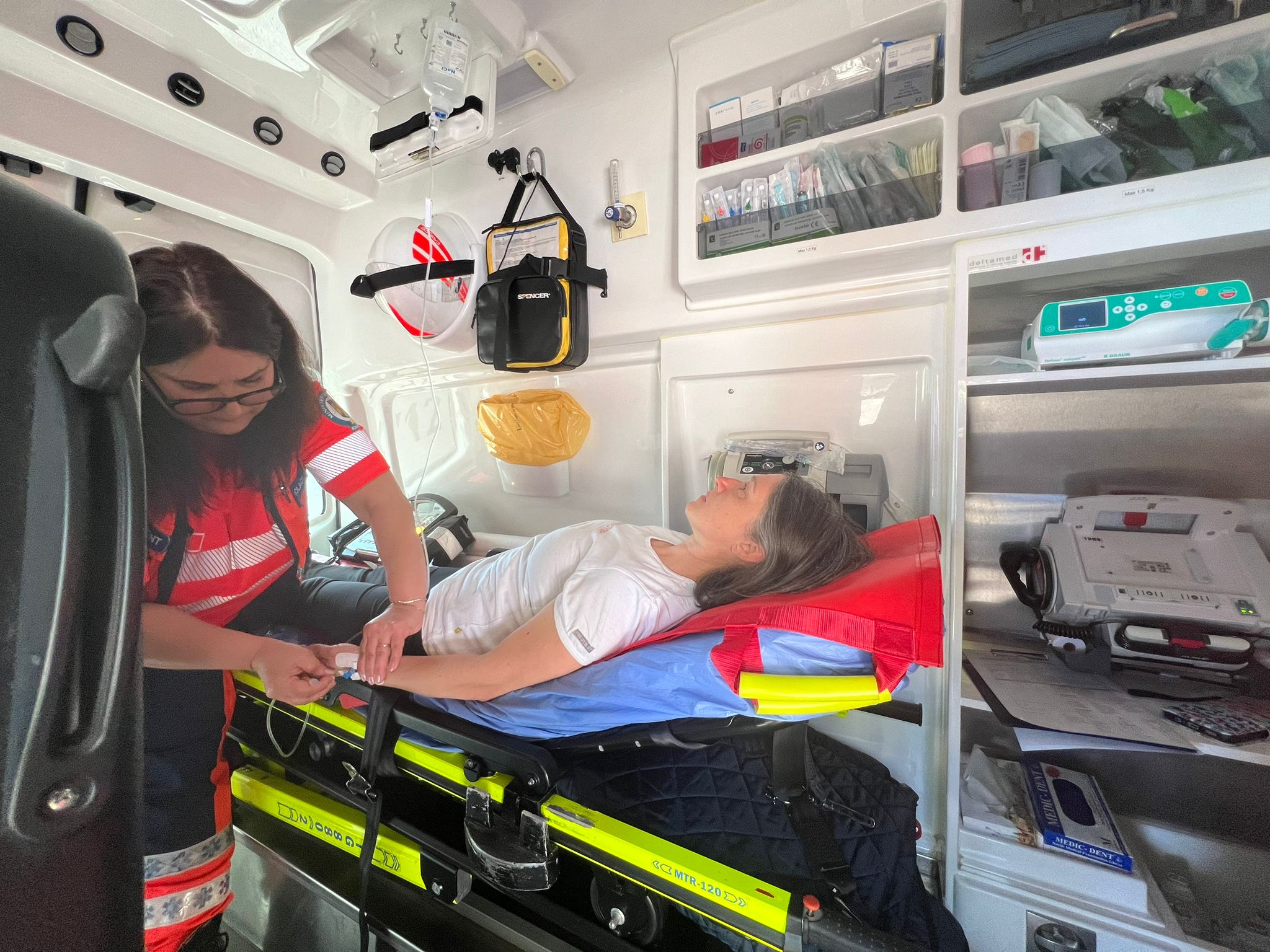 Mama din Sibiu care protestează la București a fost internată la spital