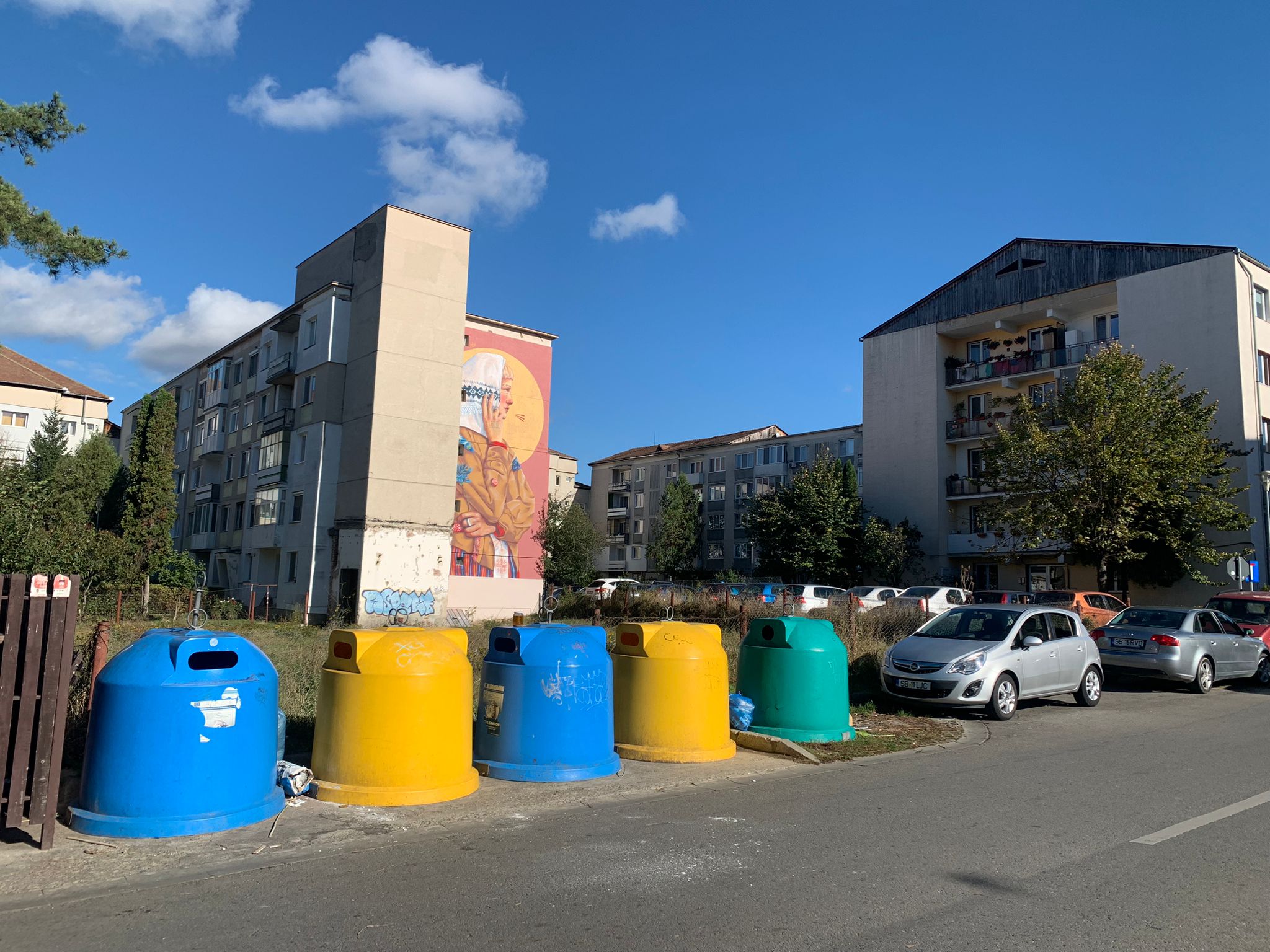 Cum reciclăm hârtia și ce aruncăm în iglu-ul albastru