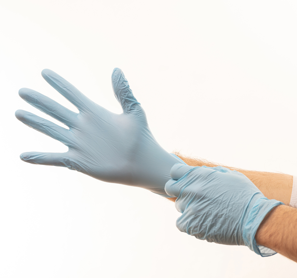 Ai măști și mănuși folosite? Iată unde trebuie să le arunci!