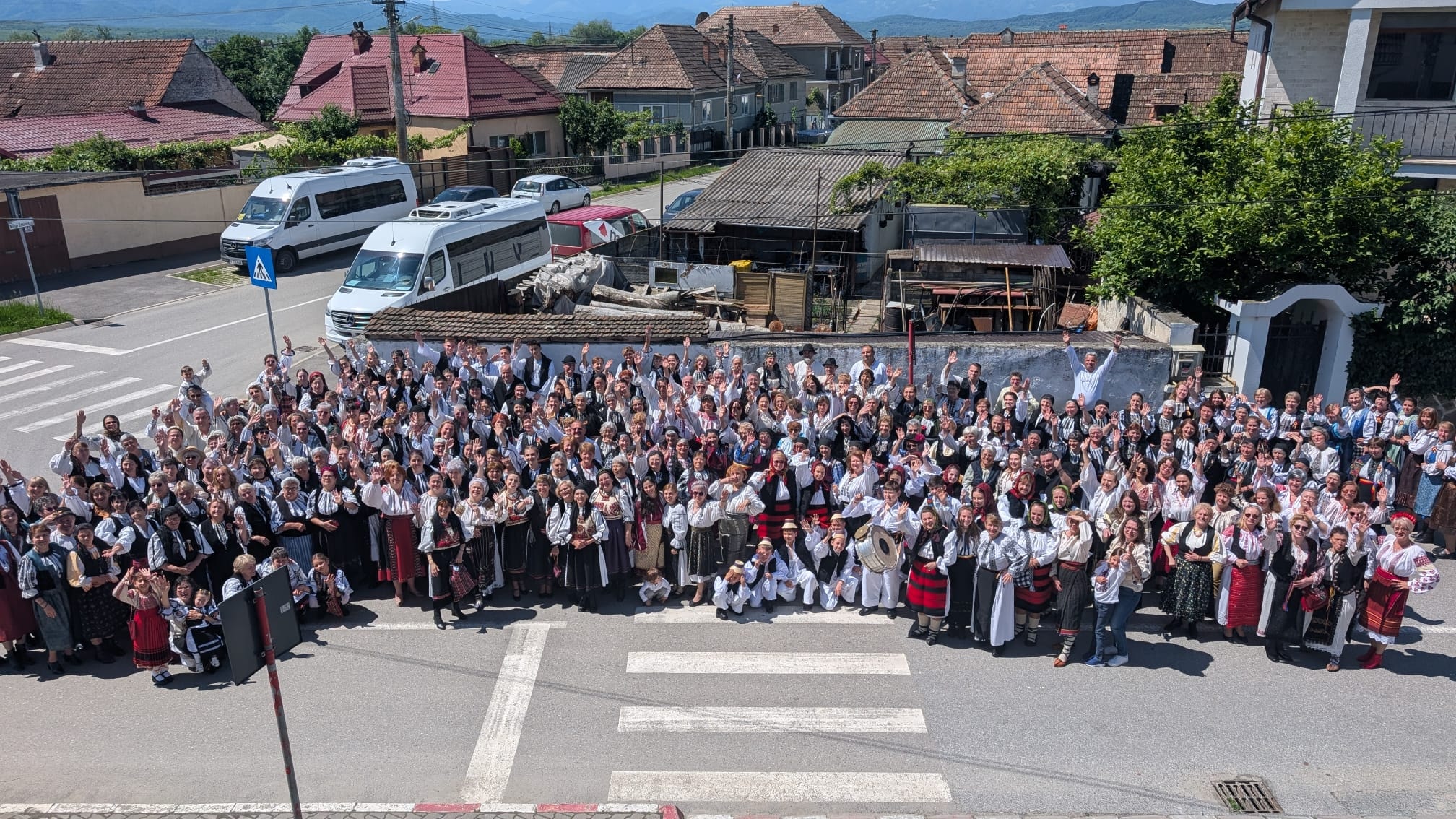 Cea mai mare șezătoare din România a avut loc sâmbătă, la Avrig. Maria Iulia Filimon, fondatoarea Muzeului Satului Tălmacel: „Am cântat, am jucat, am fost martorii unor momente de suflet”