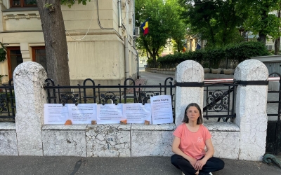 Mama din Sibiu, în a șasea zi de greva foamei la București: „Am fost la vot chiar dacă nu m-am simțit prea bine”