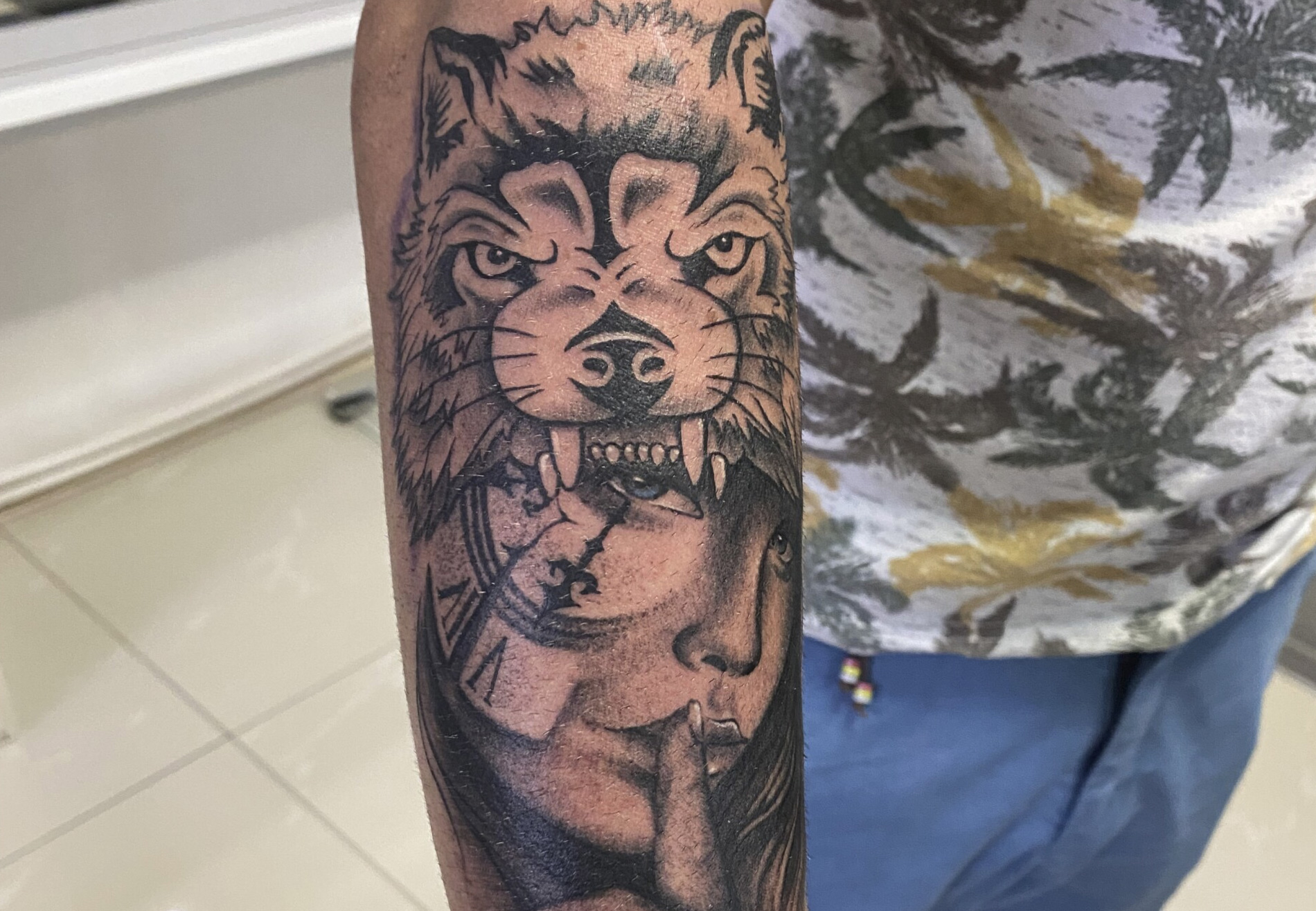 Nu e doar cerneală: cum alegi tatuajul antebraț care n-o să-ți pară penibil în 10 ani