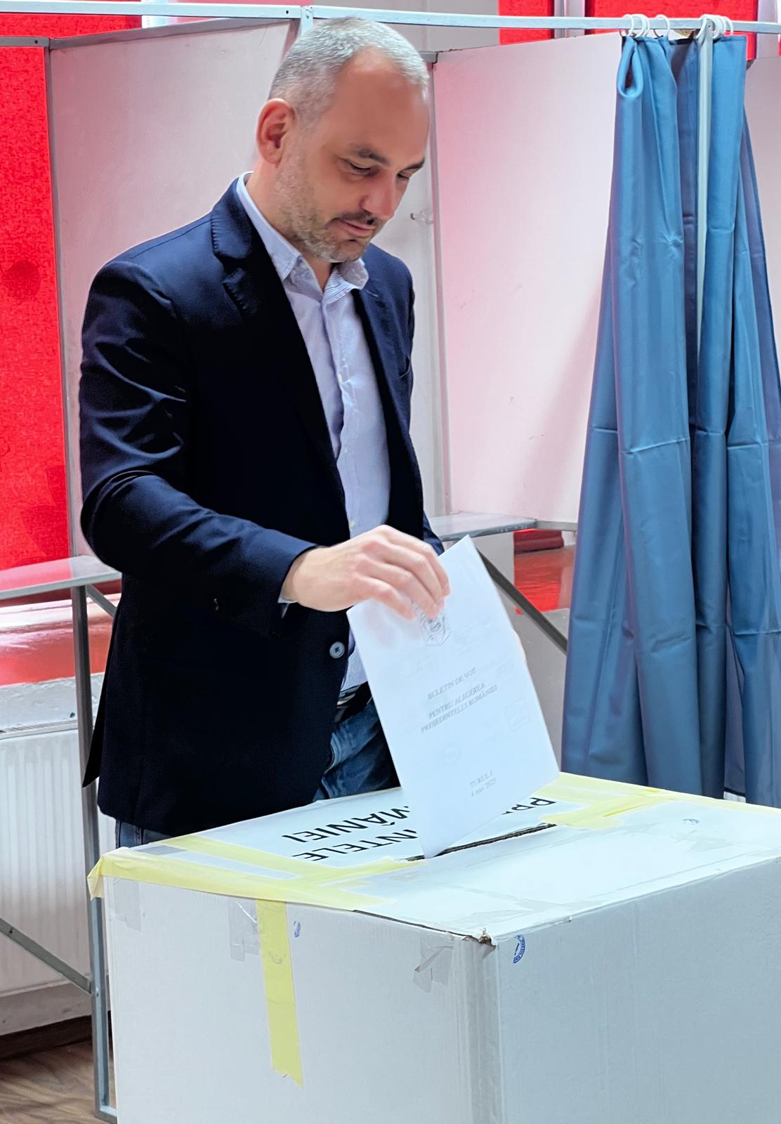 Adrian Echert, deputat de Sibiu: „George Simion nu e o soluție. E reflexul periculos al disperării. E vocea unui trecut autoritar, împachetat în naționalism de paradă și sloganuri goale”