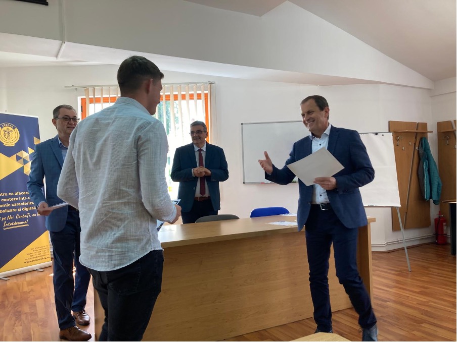 Andrei Marcu și Dragoș Banciu vor reprezenta județul Sibiu la faza națională a Concursului de cultură și educație financiar-contabilă