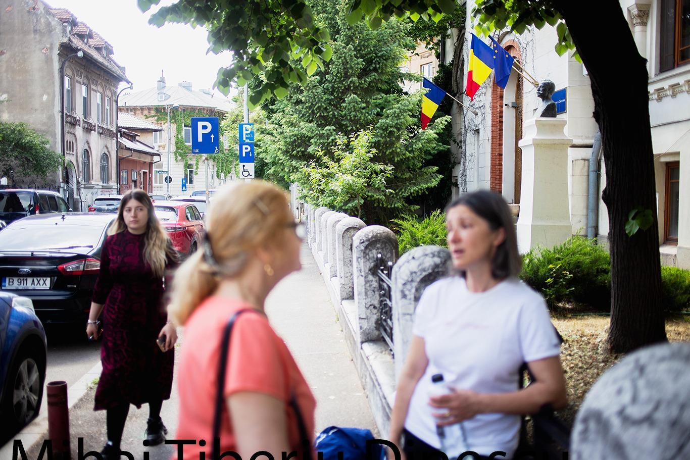 Cifrele care îi dau dreptate Oanei Rogojanu, mama care a cerut profesori calificați pentru secțiile în limba germană: sunt în județ peste 5.700 de elevi în aceste școli. Doar 3,34% sunt vorbitori nativi de germană