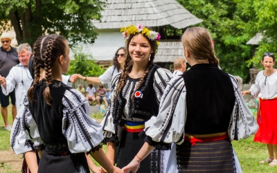 Muzeul Astra invită sibienii la Ziua Costumului Tradițional din România. Intrare gratuită pentru cei care vor purta costum popular