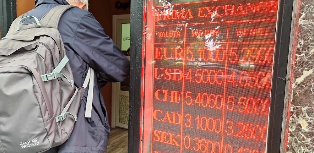 Euro se vinde joi în centrul Sibiului la 5,29 lei. Cursul oficial BNR a ajuns la nou maxim istoric
