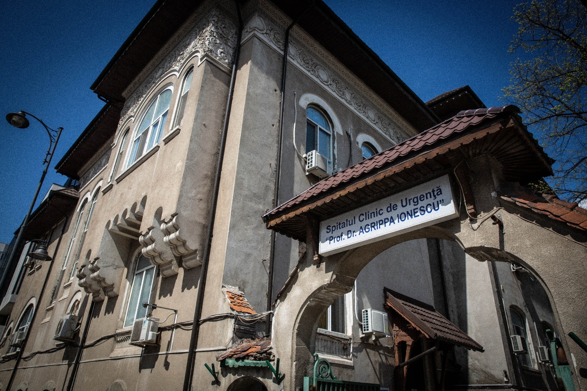 Ion Iliescu este internat la Terapie intensivă, este conștient, stabil