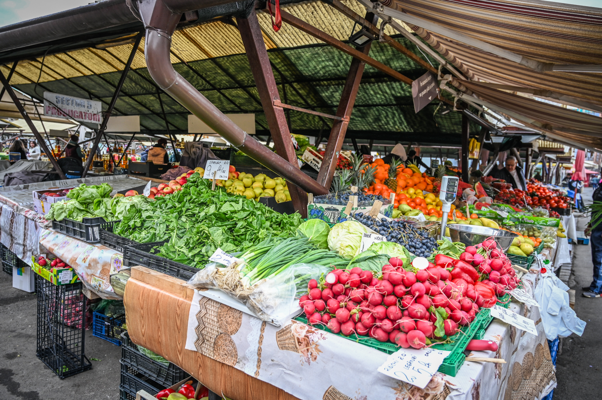 Piete Sibiu: licitaţie pentru închirierea spaţiilor şi terenurilor libere din pieţele agroalimentare din Sibiu precum şi spaţii pentru comerţul stradal de legume, fructe şi flori