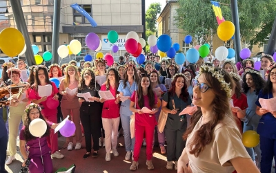 Actualizare: Serenade medicale, în curtea Spitalului Județean din Sibiu. Absolventă: „Un moment plin de emoție și bucurie”