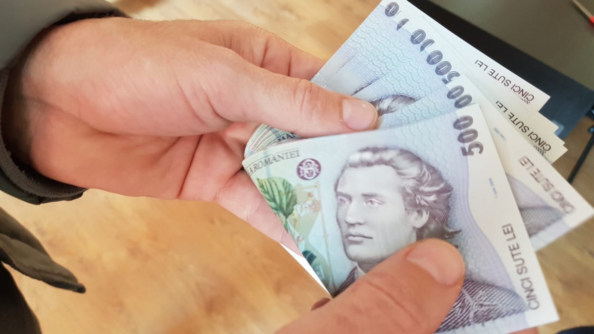 Mai mult de jumătate dintre pensionarii sibieni ar fi afectați dacă s-ar decide impozitarea cu 10% a pensiilor mai mari de 2.500 de lei. Sunt peste 52 de mii de persoane