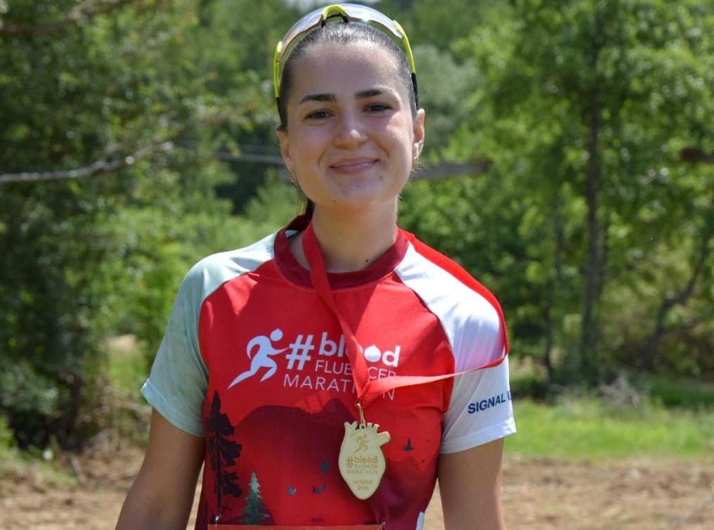 După locul I la mondiale, Alexandra Guțu, studentă AFT, se clasează pe prima poziție la unul dintre cele mai dure maratoane montane din România