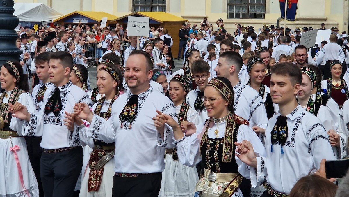 Pentru prima dată după 86 de ani, numărul enoriașilor sași din România a început să crească. „Descoperim că și aici se poate trăi foarte bine”