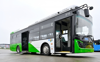 Încep cursele transportului metropolitan Sibiu: în primă fază între Sibiu, Poplaca, Roșia și Cristian, cinci lei biletul. „Transportul pe aceste trasee va fi asigurat de șase autobuze electrice noi”