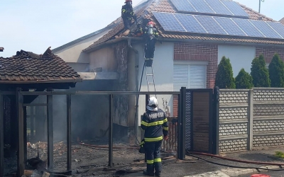 Actualizare. Incendiu la o casă de pe strada George Enescu