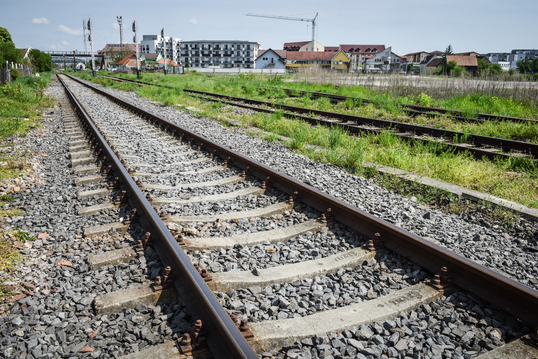 Trenurile vor circula cu viteză redusă în zilele următoare, din cauza temperaturilor mari la nivelul șinei