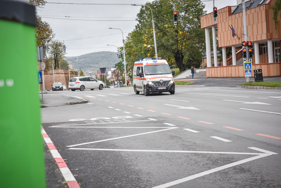 Bărbatul bătut pe terasa unui local de pe strada Semaforului din Sibiu este internat la Neurochirurgie, conștient și sub supraveghere