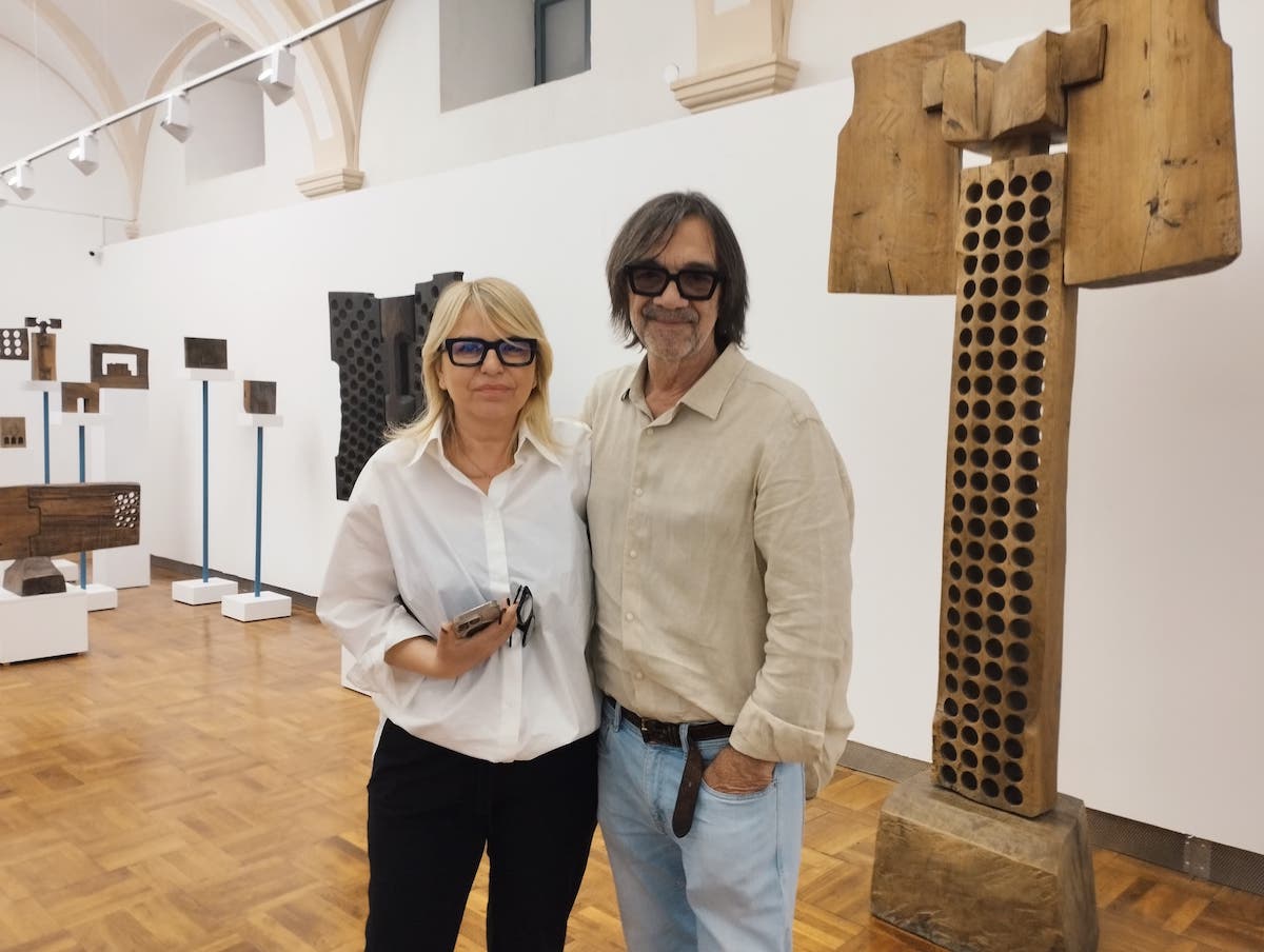 Sculptorul care a introdus lumina în lemn: 100 de ani de la nașterea lui Ovidiu Maitec, marcați la Brukenthal printr-o expoziție eveniment. „E una dintre cele mai mari expoziții cu împrumuturi din afara muzeului”