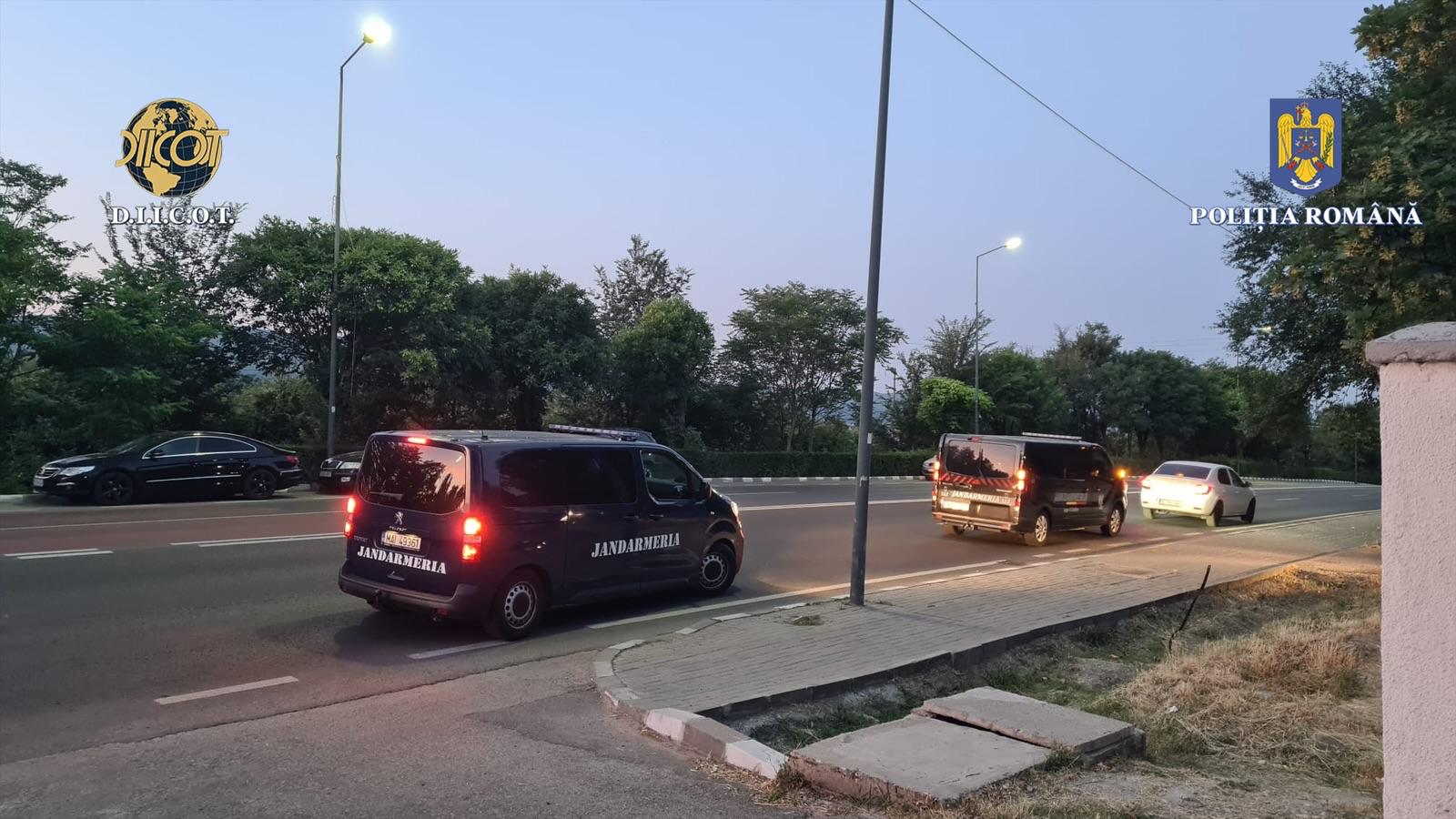 Percheziţii în judeţele Vâlcea şi Sibiu, într-un dosar de infracțiuni informatice. Anunțuri fictive de vânzare bunuri, pe o platformă internațională de comerț online