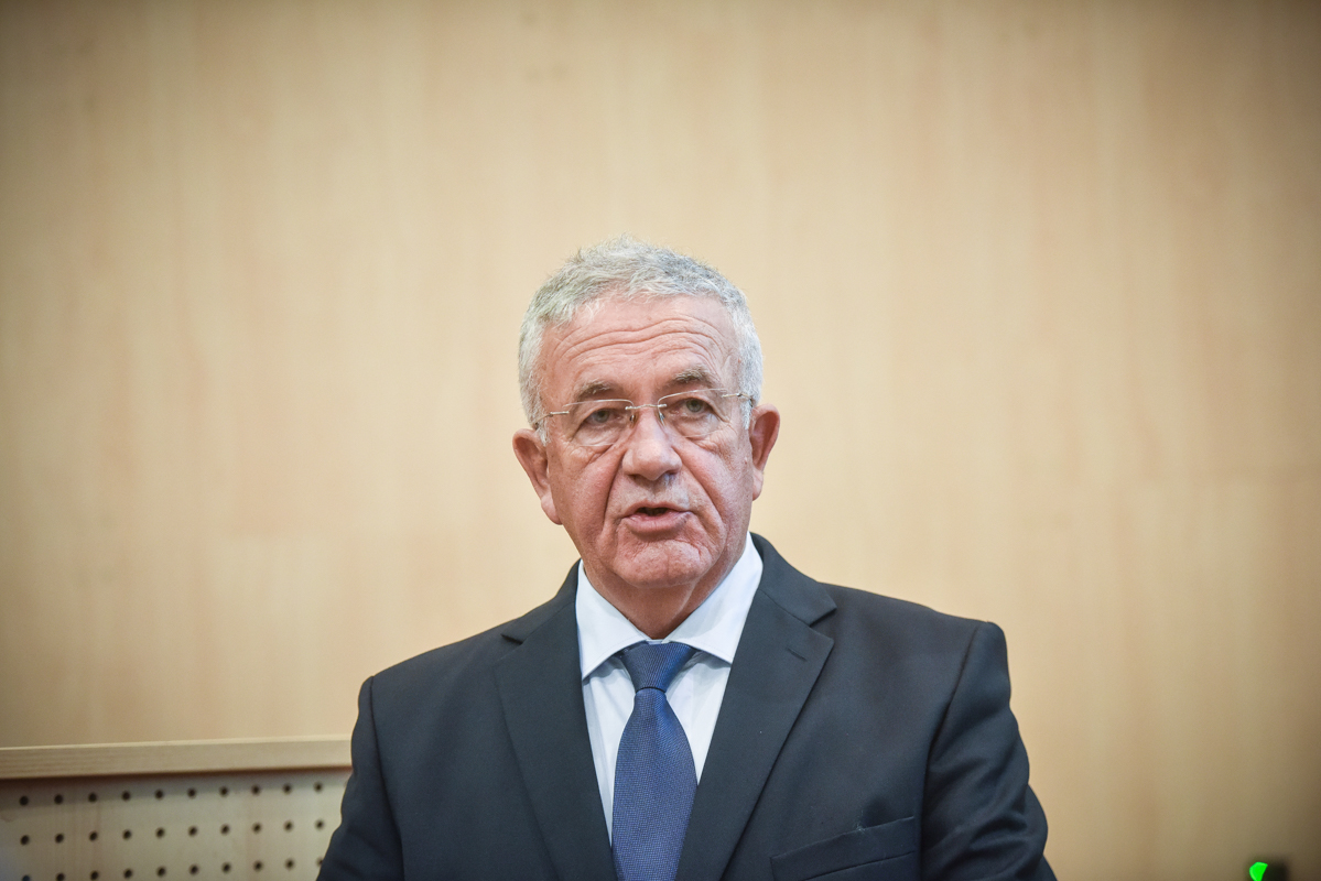 Fostul director al Aeroportului: „Un astfel de management, printre cele mai slabe de la aeroporturile din România”. Cîmpean: „Să nu ajungeți în situația în care să vă fie jenă de ceea ce ați spus”
