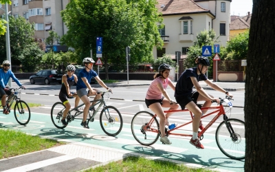 20 de tineri nevăzători din țară vor pedala pe biciclete în tandem, la Unstoppable, în weekend. Organizatori: „Sperăm ca și în acest an participanții să se bucure de o experiență unică la Sibiu”