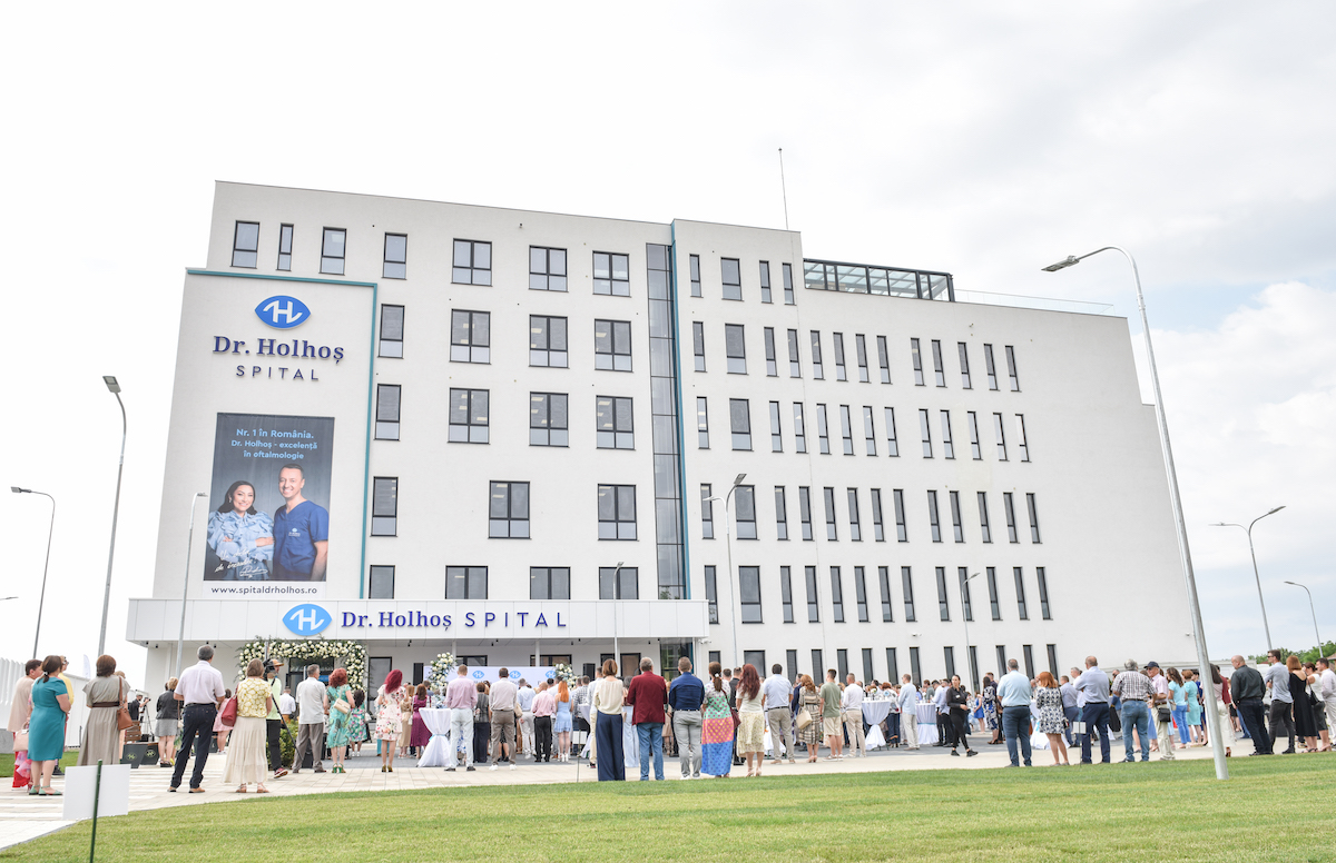 Medicul Teodor Holhoş a inaugurat la Alba Iulia cel mai mare spital de oftalmologie din Transilvania: „Îmi trăiesc visul. Cel mai important lucru este că am putut rămâne și profesa în țară”