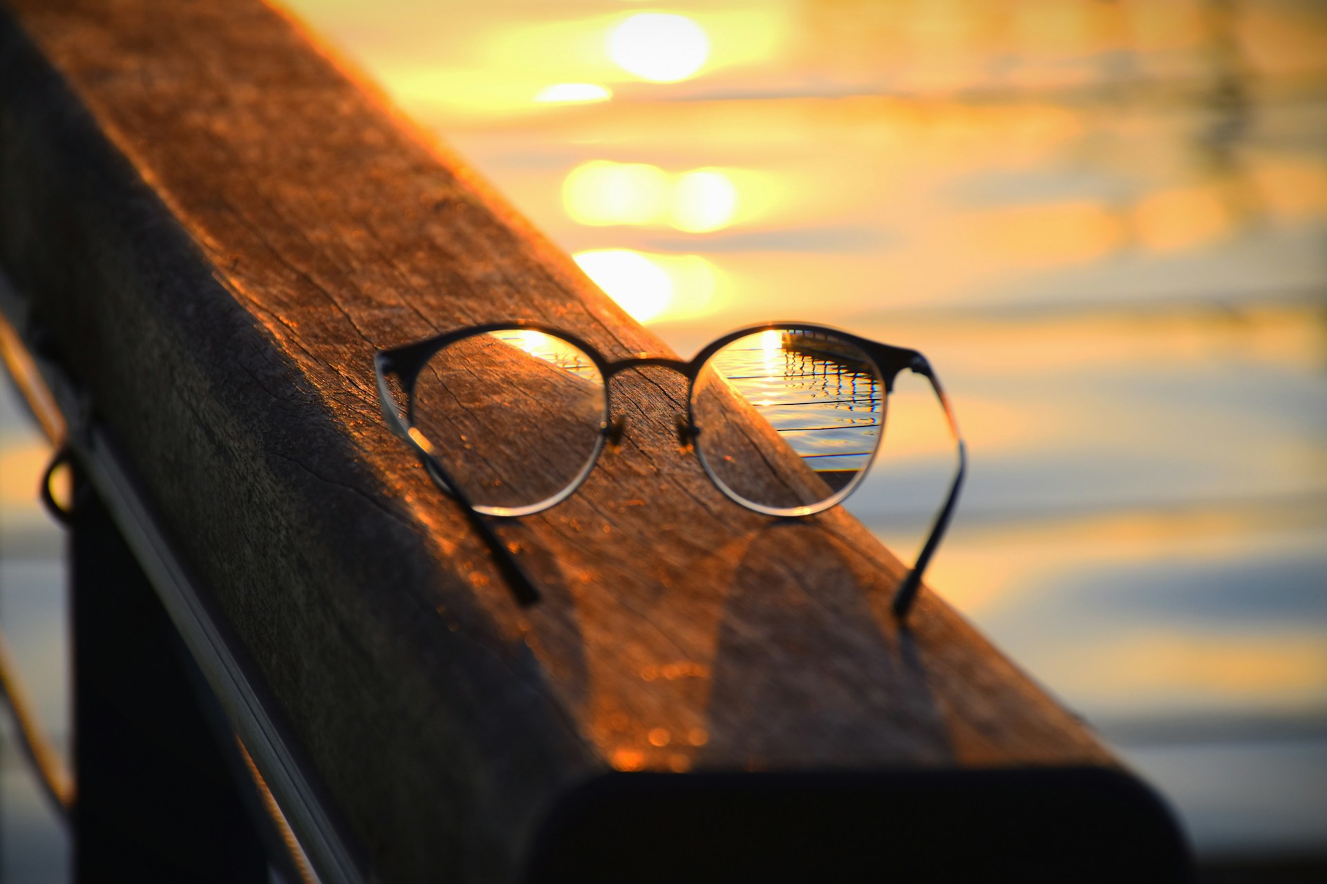 De ce să alegi ochelari cu tratamente speciale?