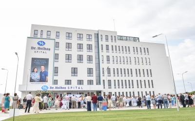 Medicul Teodor Holhoş a inaugurat la Alba Iulia cel mai mare spital de oftalmologie din Transilvania: „Îmi trăiesc visul. Cel mai important lucru este că am putut rămâne și profesa în țară”