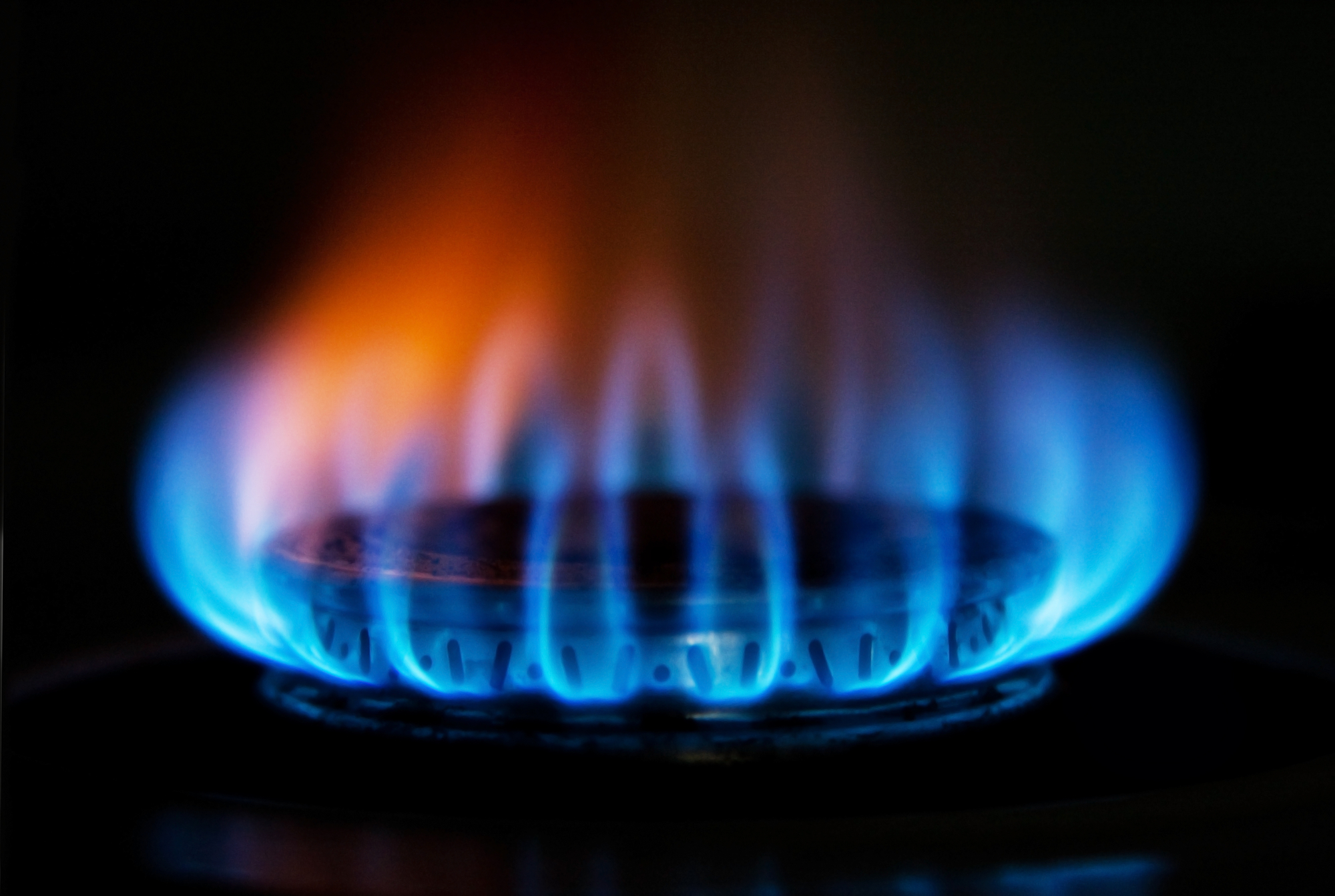 Cresc ușor prețurile la gaze naturale. ANRE: ”Aceste tarife sunt, în medie, cu doar 0,005 lei/kWh mai mari”