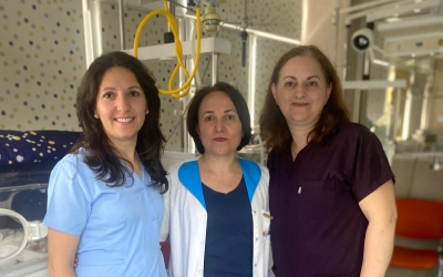 Maternitatea din Sibiu, locul I la Concursul Național Kangaroo Care. „Practica medicală reduce mortalitatea la prematuri, scade riscul de infecții sau sprijină dezvoltarea neurologică”