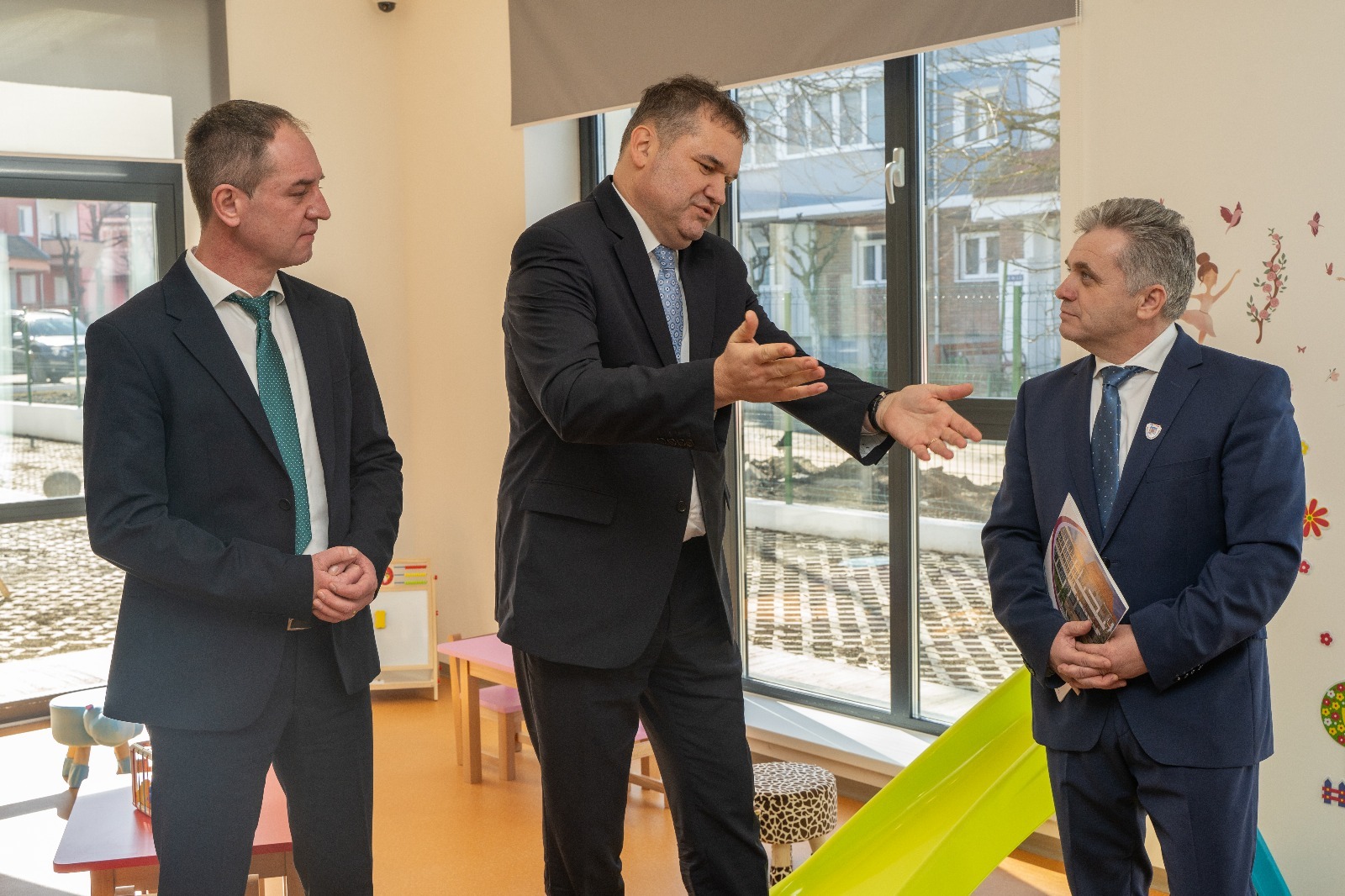 Pachet nou de reforme: Nu mai poți cumpăra o mașină, dacă nu ești la zi cu taxele și impozitele. Autorizații de construire, eliberate doar solicitanților fără datorii