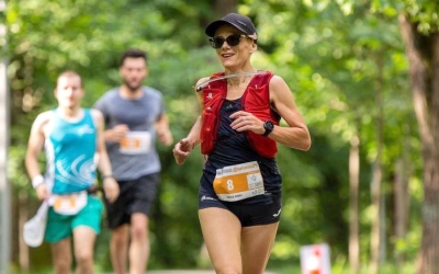 „Gata cu boala, de acum vreau să alerg, să simt natura și aerul curat”. Ghizela Voica, fosta directoare a Muzeului de Istorie, a ajuns campioană mondială la alergare montană după ce a fost operată de cancer gastric