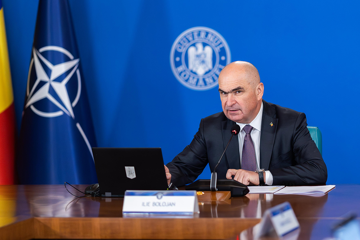 Bolojan: Este nevoie să legăm salarizarea de activitatea spitalului, nu mai putem continua cu risipa. „La numite spitale, costurile de personal depășesc peste 90%”