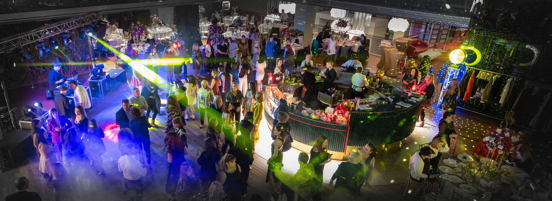 Ce facem în weekend? Avem o stare de festival: Stand-up comedy, pizza, petrecere retro, beach-volley și triatlon