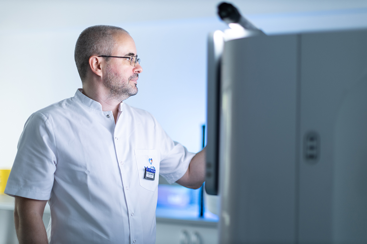 Premieră în România. MedLife aduce cea mai avansată tehnologie de secvențiere și pregătește un program amplu de testare genetică: „Începând cu luna octombrie, pe teritoriul României se va putea realiza secvențierea întregului genom uman la scară largă”