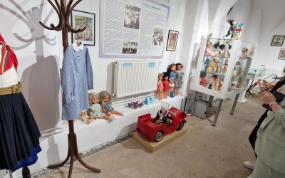 Nostalgie curată: Expoziție cu obiecte din copilăria anilor '80, la Muzeul de Istorie din centrul Sibiului