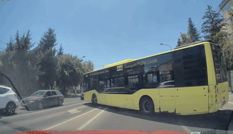 Șoferul de autobuz filmat cum întoarce peste linia continuă și blochează traficul pe Rahovei nu a pățit nimic