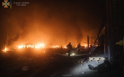 Rusia a bombardat noaptea trecută orașul Cernăuți. Cel puțin două persoane au murit