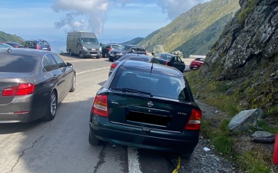 Trafic îngreunat sâmbătă la Bâlea Lac. Poliția: Flux mare de turiști și ceață