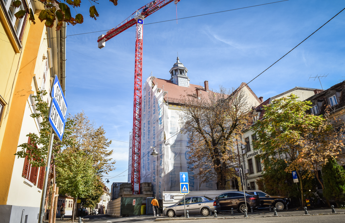 Consiliul Județean Sibiu își dotează sediul central cu mobilier de la IKEA. Două livrări de aproape 300.000 lei