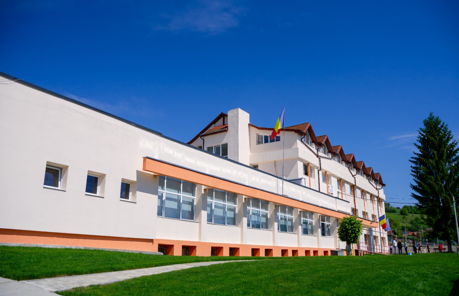 Teren de sport pentru elevii Școlii Speciale din Mediaș. Va fi deschis și copiilor din comunitate