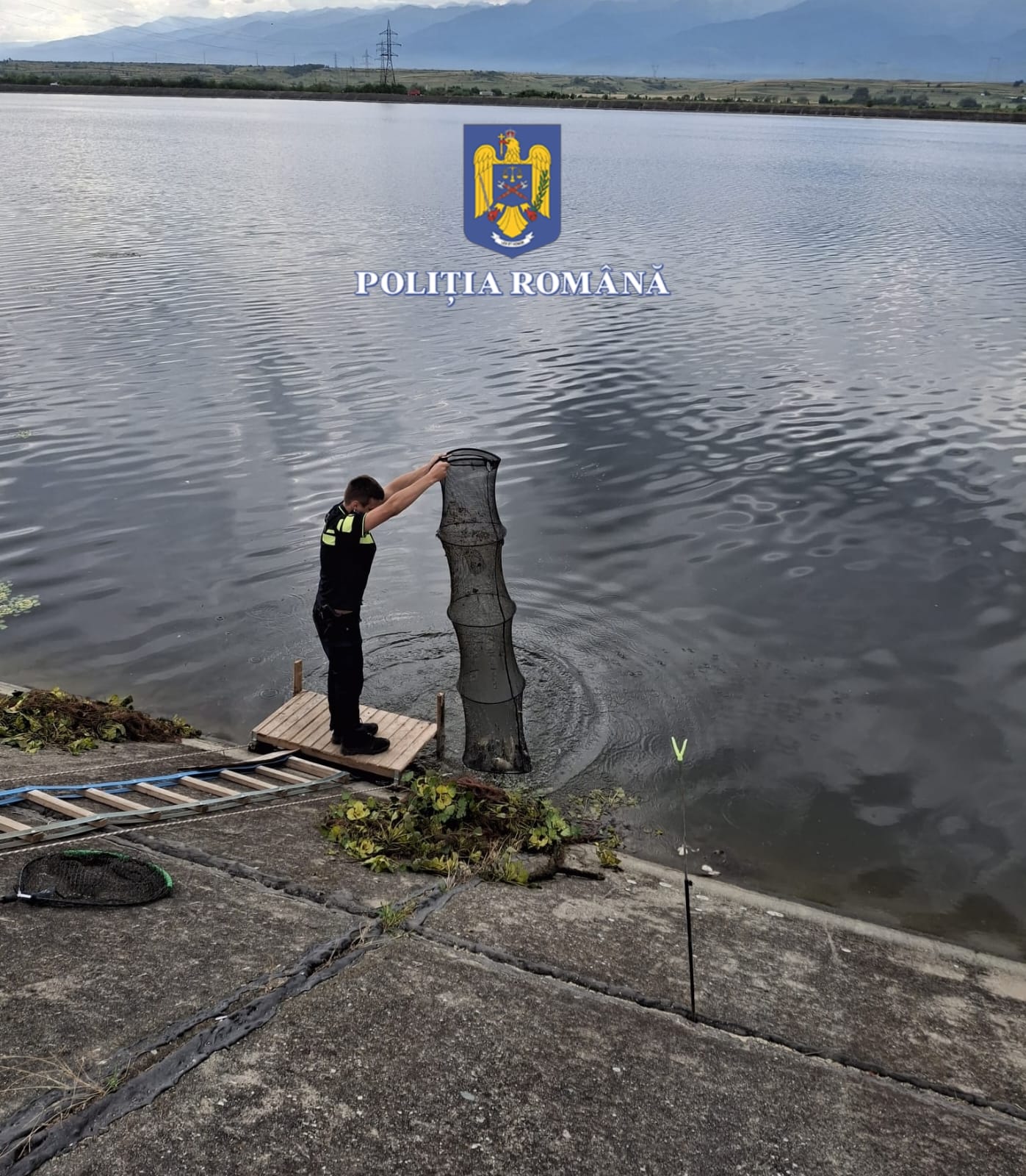 Amenzi de 3.750 de lei aplicate pescarilor, în zona barajului Avrig. Acțiune a Poliției